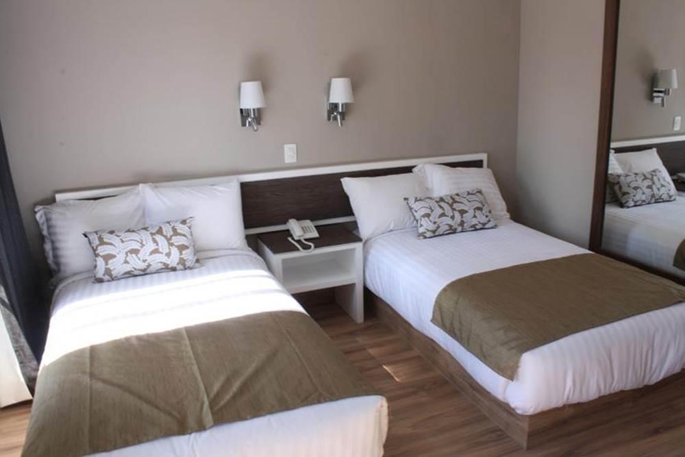 Hotel Plaza Revolucion Mexico City Room photo