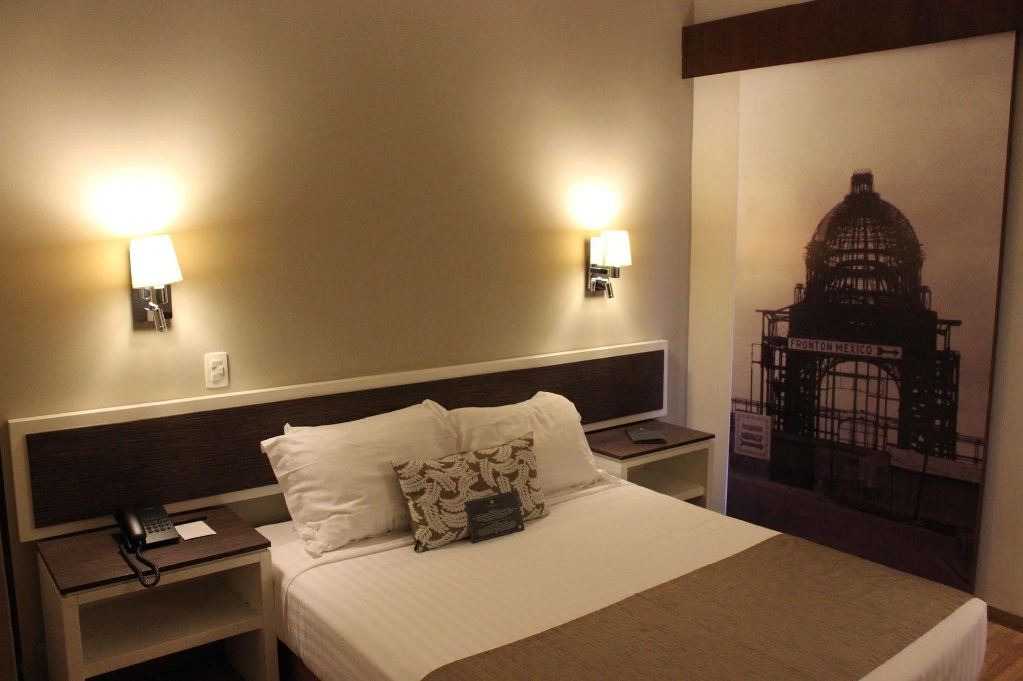 Hotel Plaza Revolucion Mexico City Exterior photo